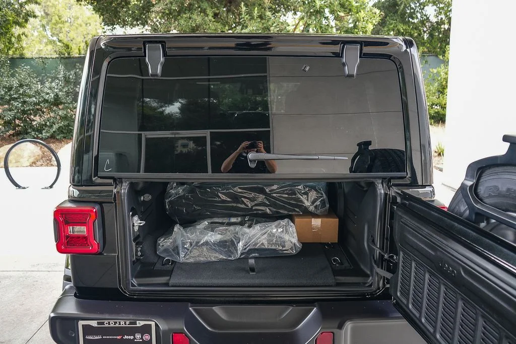 New 2026 Black Clear-Coat Exterior Paint Jeep Sahara image 23