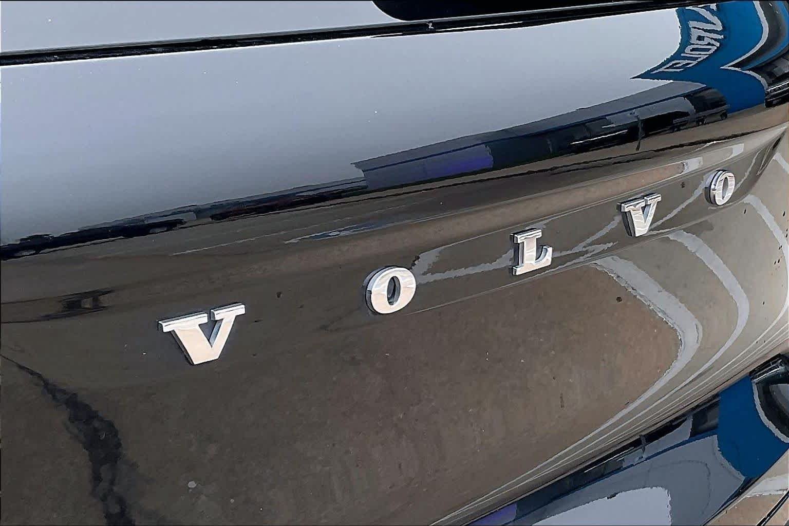 Used 2021 Black Stone Volvo R-Design image 31