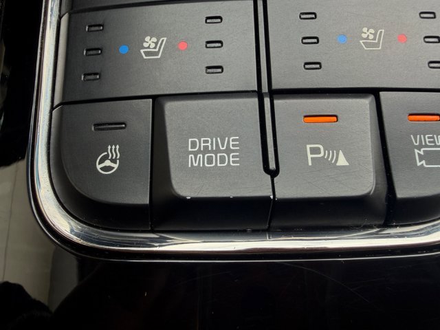 Used 2016 Black Kia SXL image 24