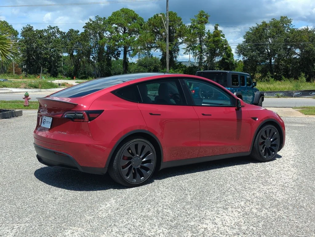 Used 2022  Tesla Performance image 7