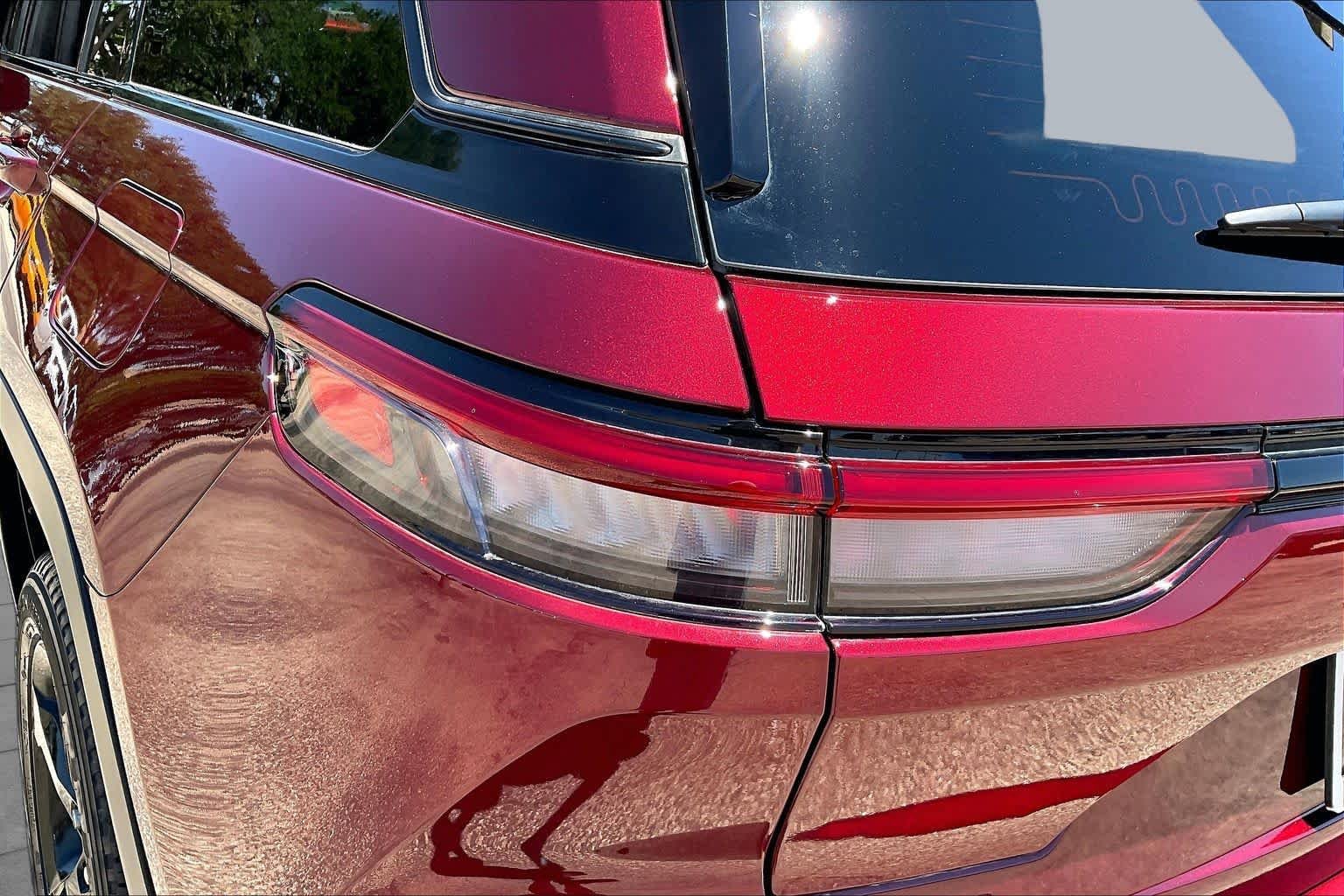 Used 2025 Velvet Red Pearlcoat Jeep Limited image 29