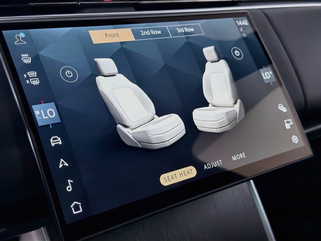 New 2027 Santorini Black Land Rover SE image 21
