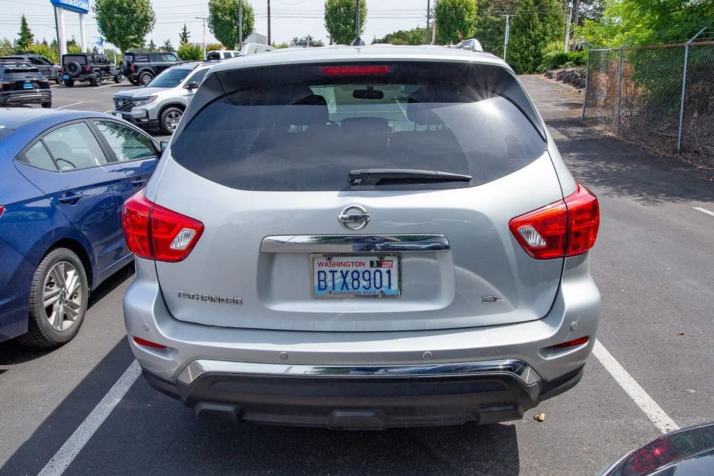Used 2018 Brilliant Silver Nissan SL image 4