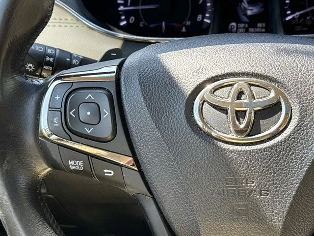 Used 2015 Red Toyota XLE Touring image 22