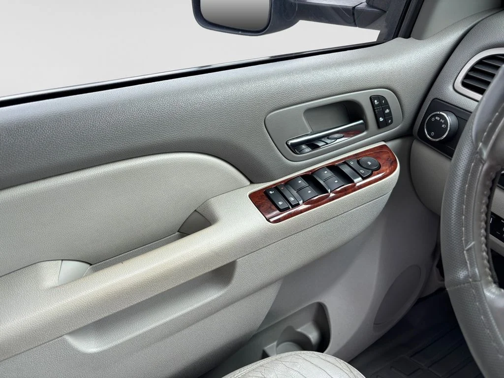 Used 2011 White Chevrolet LTZ image 17