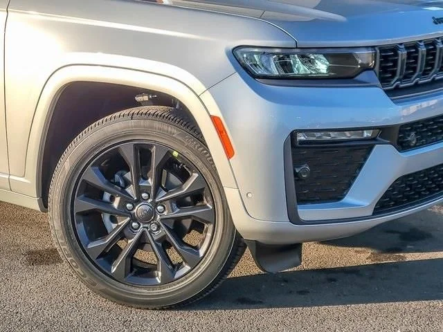New 2026 Silver Zynith Jeep Limited Reserve image 3