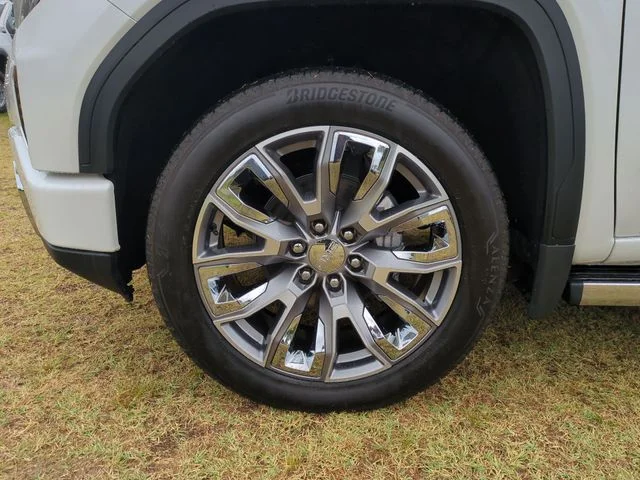 Used 2024 White GMC Denali image 10