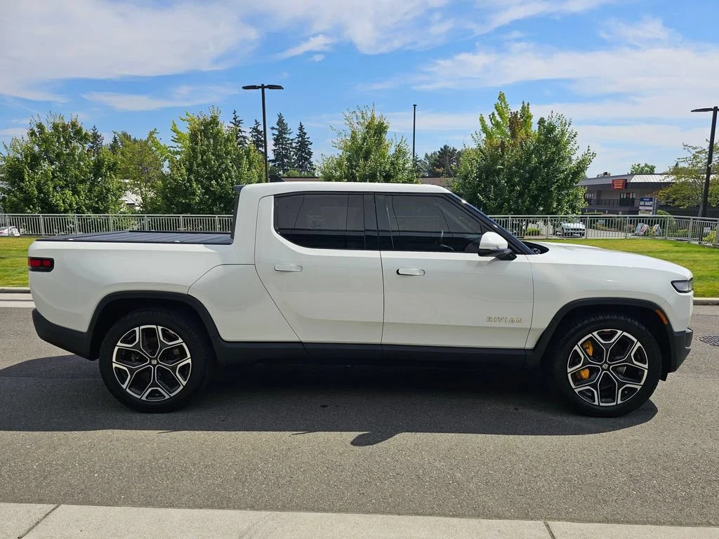 Used 2022  RIVIAN Adventure Package image 6