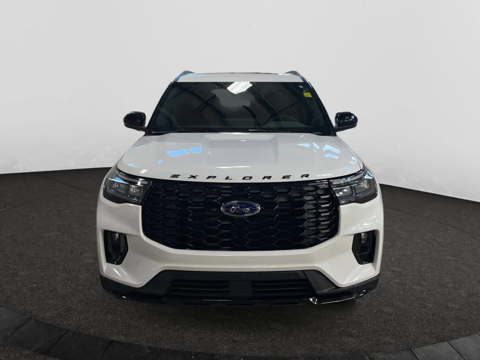 New 2026 Star White Metallic Tri-Coat Ford ST-Line image 8