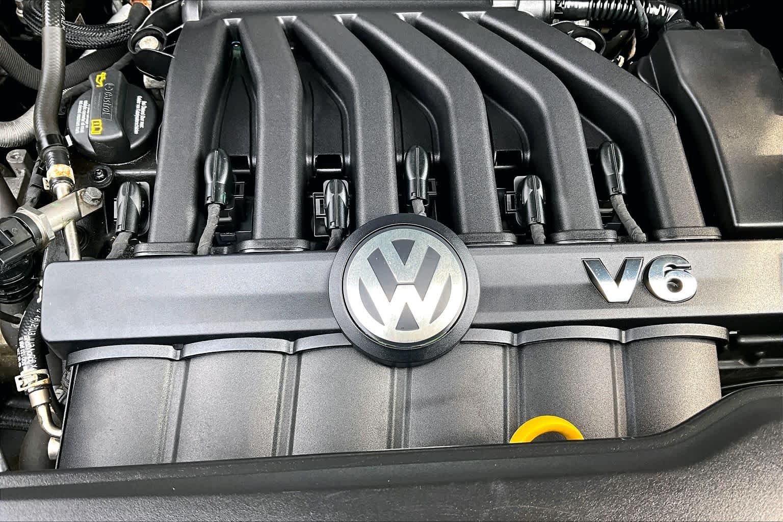 Used 2019 Deep Black Pearl Volkswagen 3.6L V6 SEL image 33