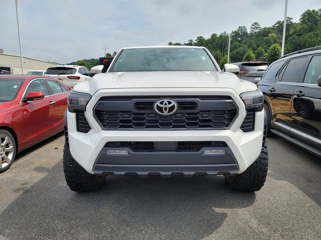 Used 2024  Toyota  image 2