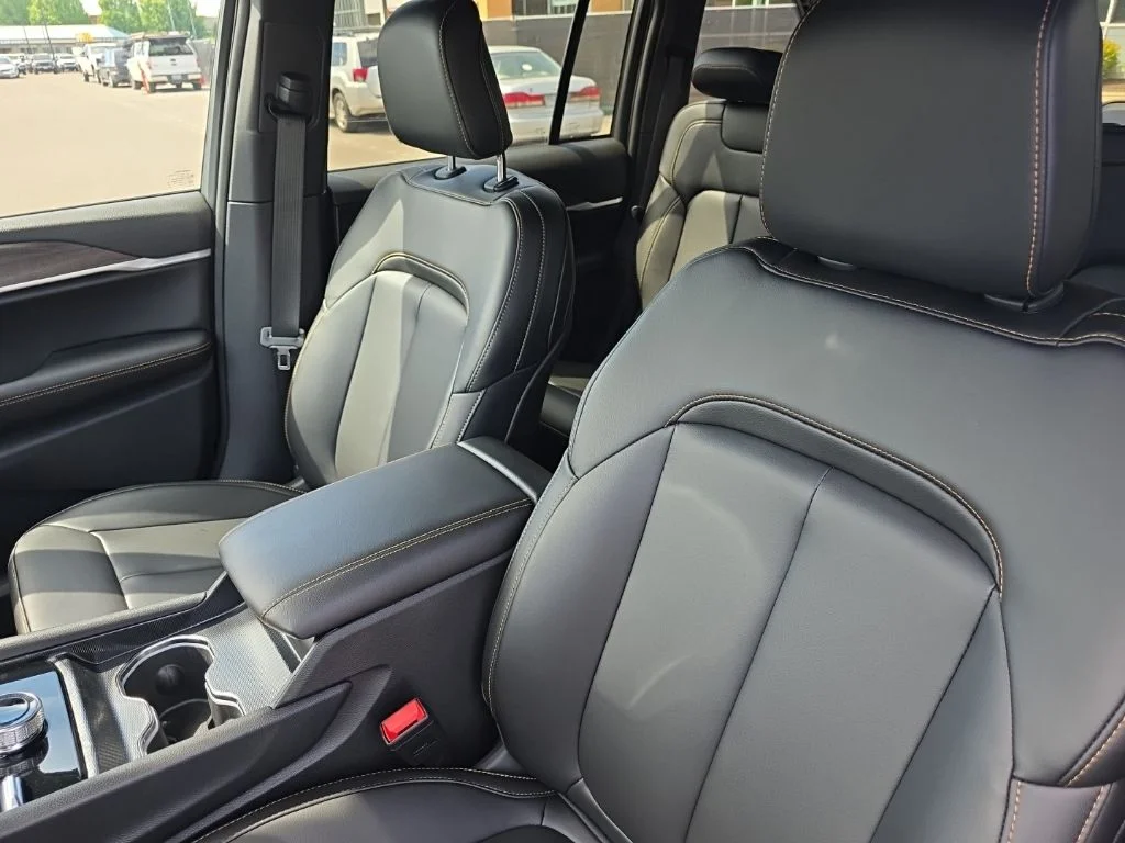 New 2026 Silver Zynith Exterior Paint Jeep  image 13