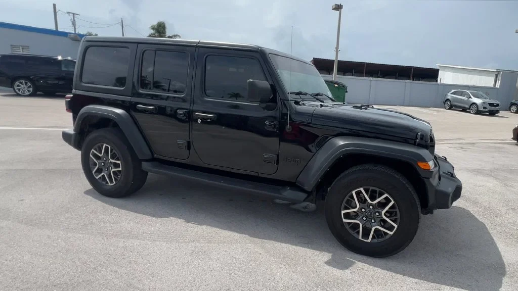 Used 2023 Black Jeep Sport S image 2