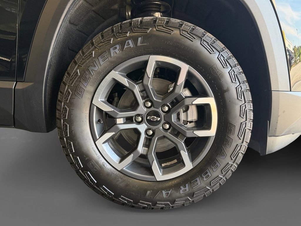 New 2026 Mosaic Black Metallic Chevrolet ACTIV image 16
