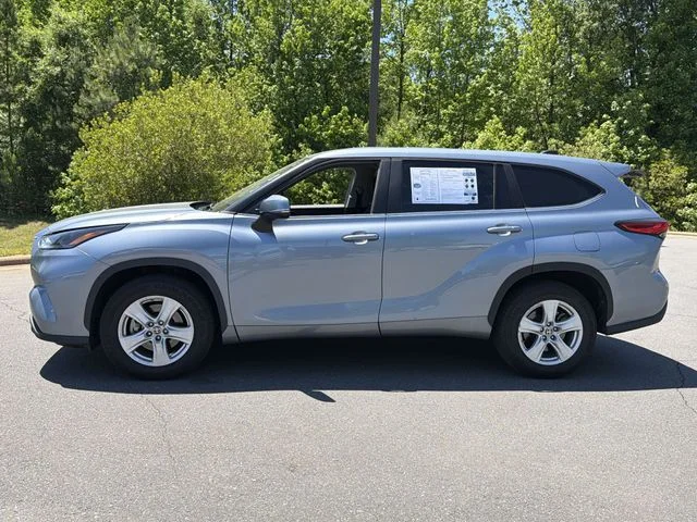 Used 2023  Toyota LE image 10