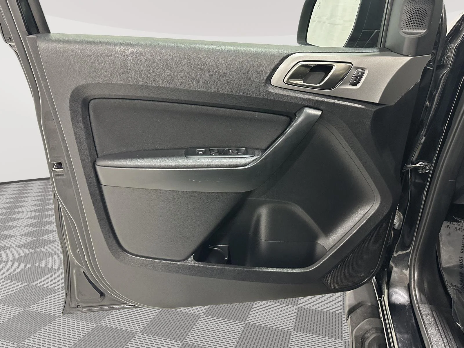 Used 2020 Shadow Black Ford XL image 17