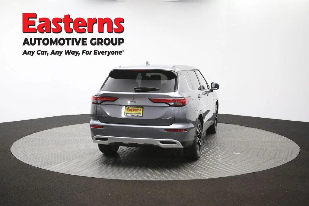 Used 2023 Silver Mitsubishi SE image 39