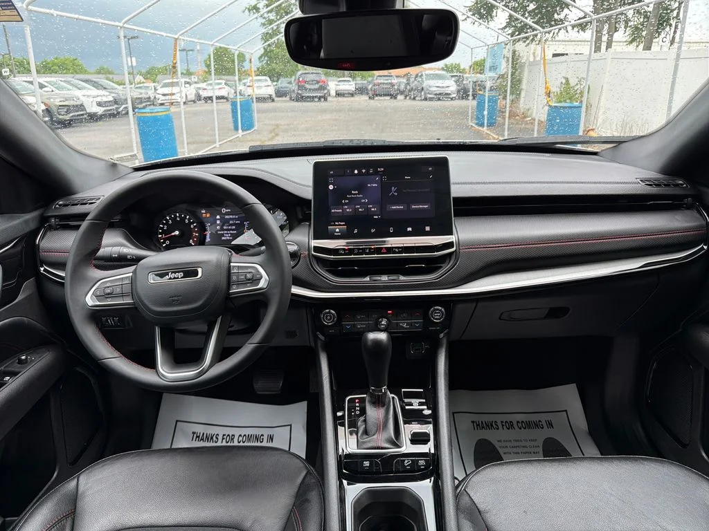 Used 2025 Silver Zynith Metallic Clearcoat Jeep Trailhawk image 15