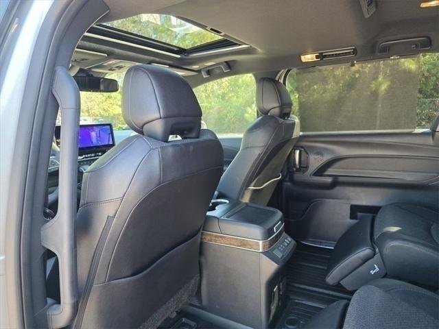 2025 Toyota Sienna Platinum - Photo 23
