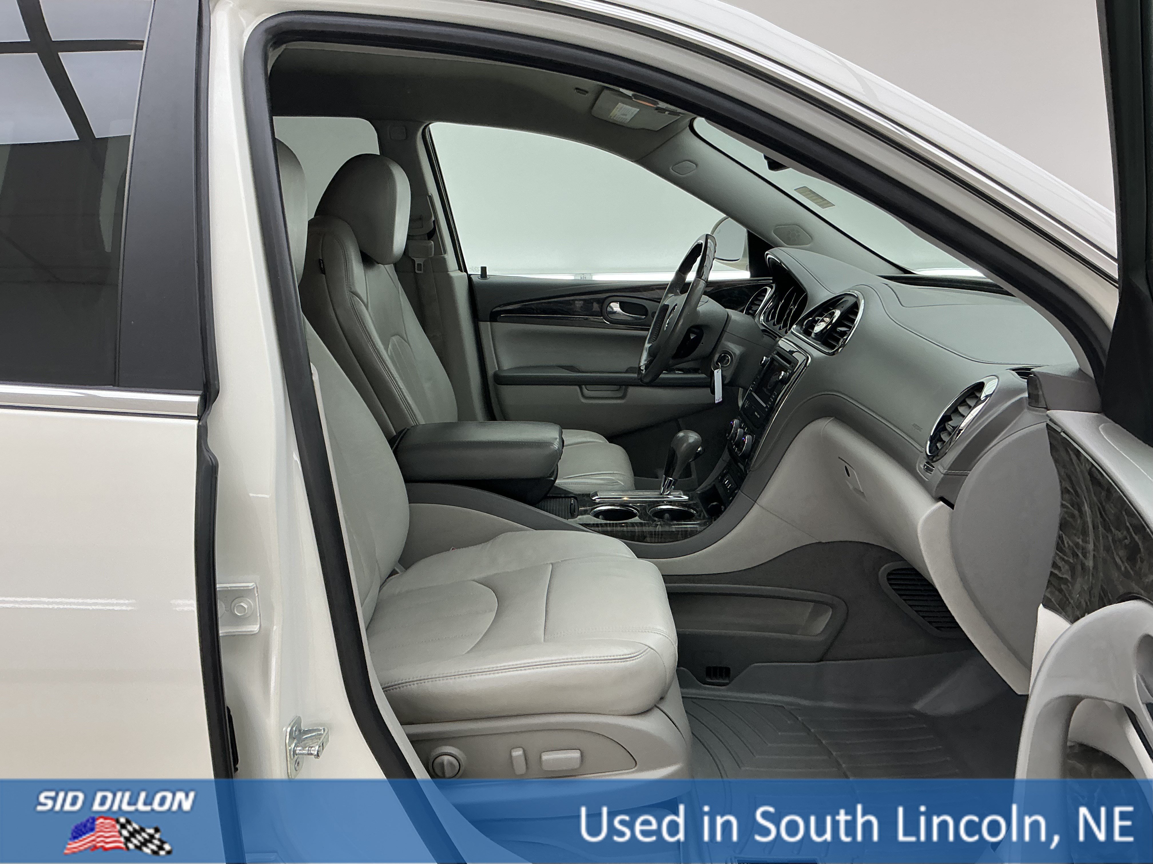 Used 2013 White Diamond Tricoat Buick  image 24