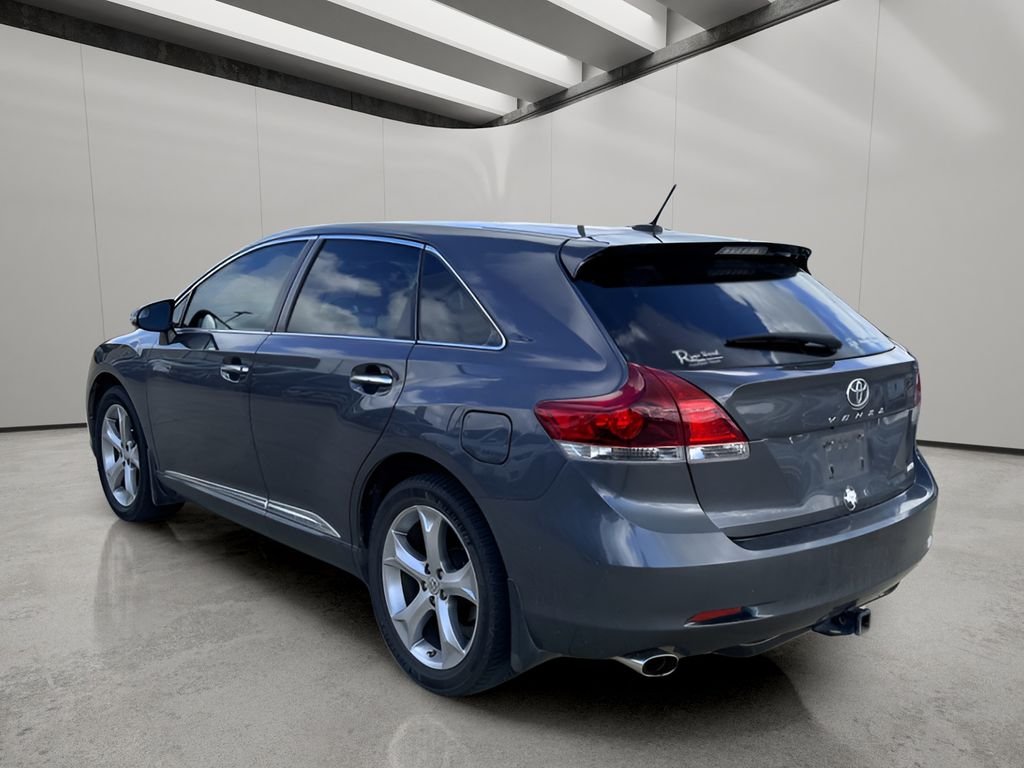 Used 2013 Magnetic Gray Pearl Toyota Limited image 3