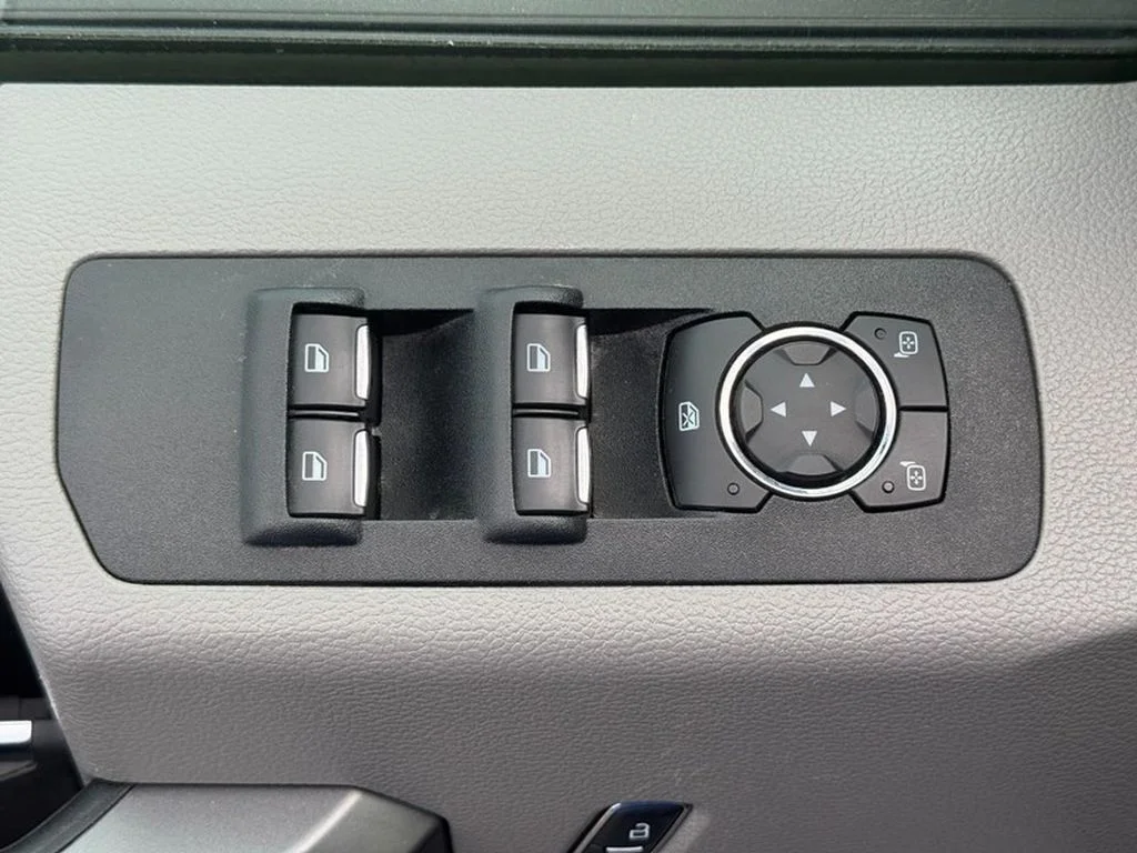 Used 2019 Oxford White Ford XLT image 16