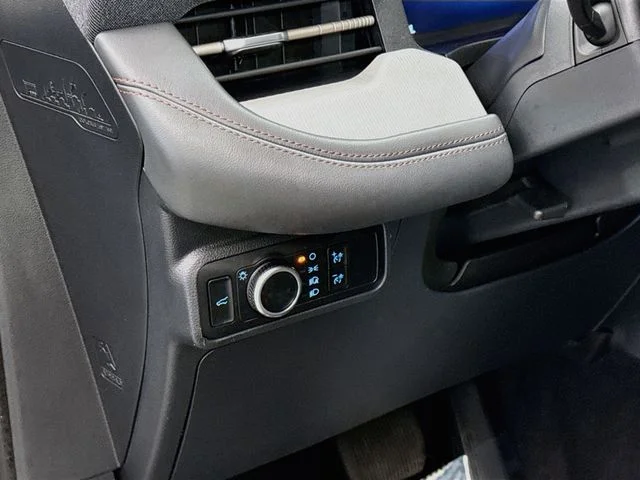 Used 2025 Vapor Blue Ford Active image 10
