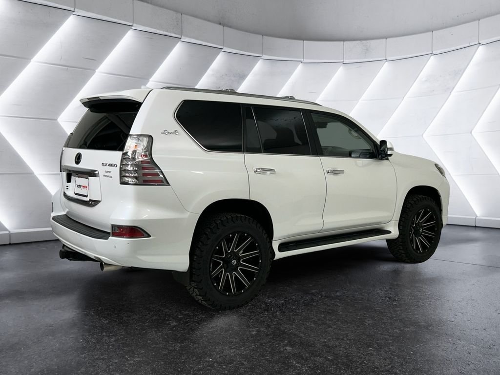 Used 2021  Lexus 460 Luxury image 4