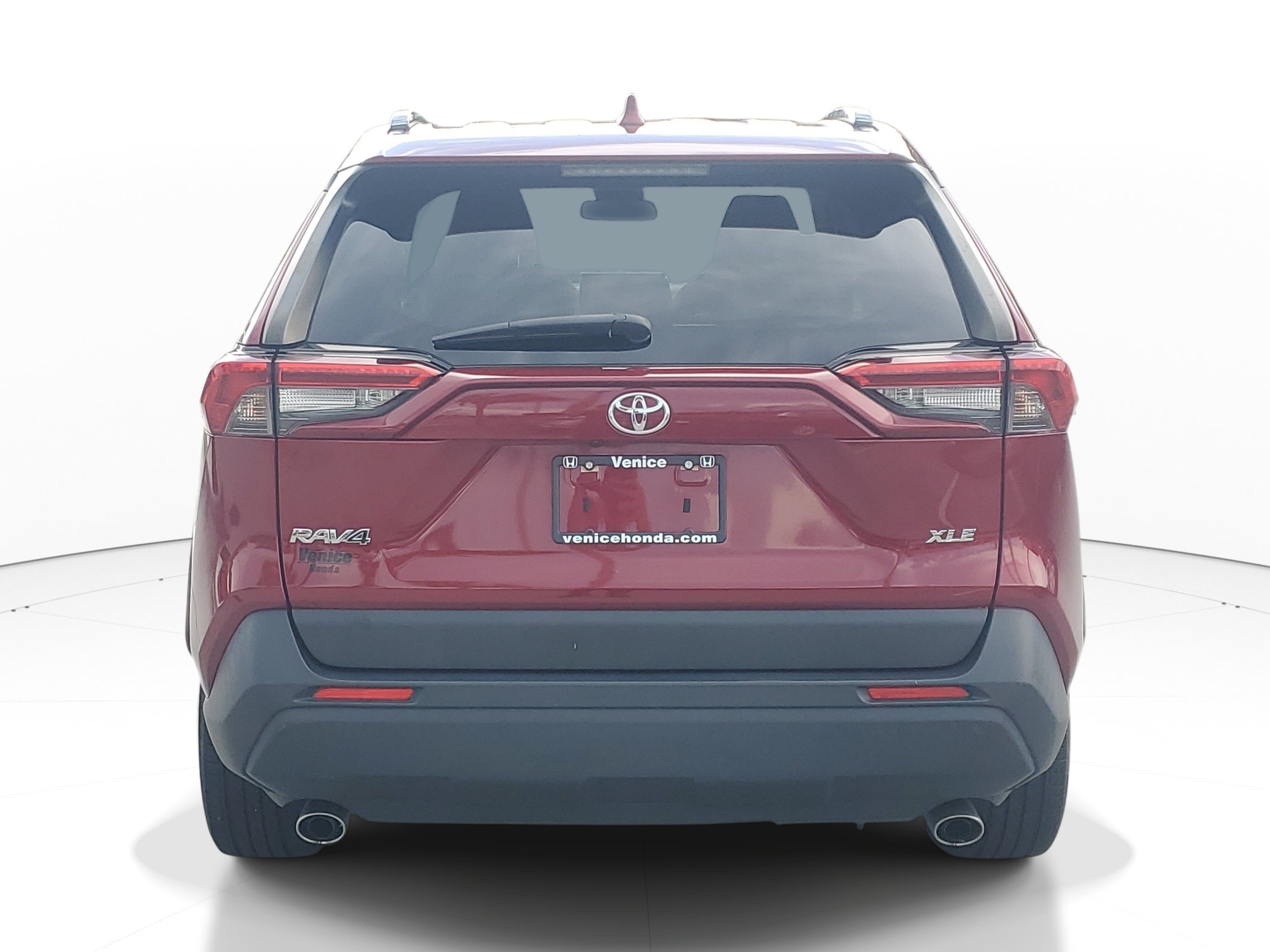 Used 2019 Pearl Toyota XLE Premium image 5
