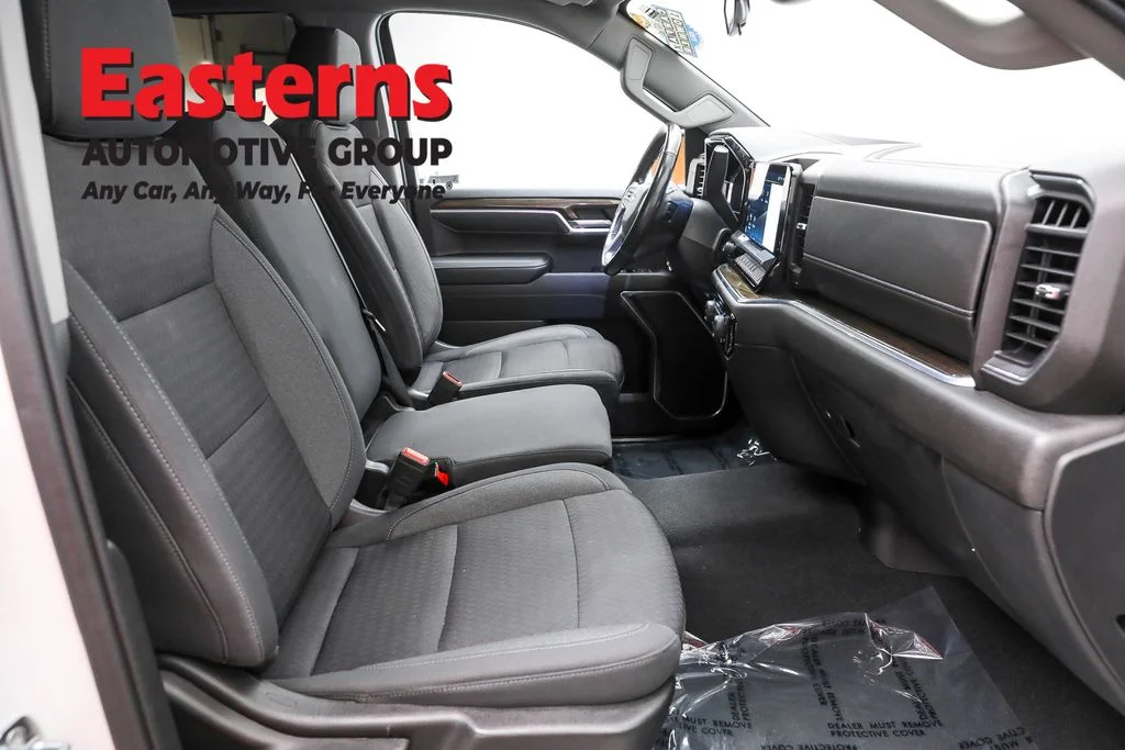 Used 2022 White Chevrolet LT image 23