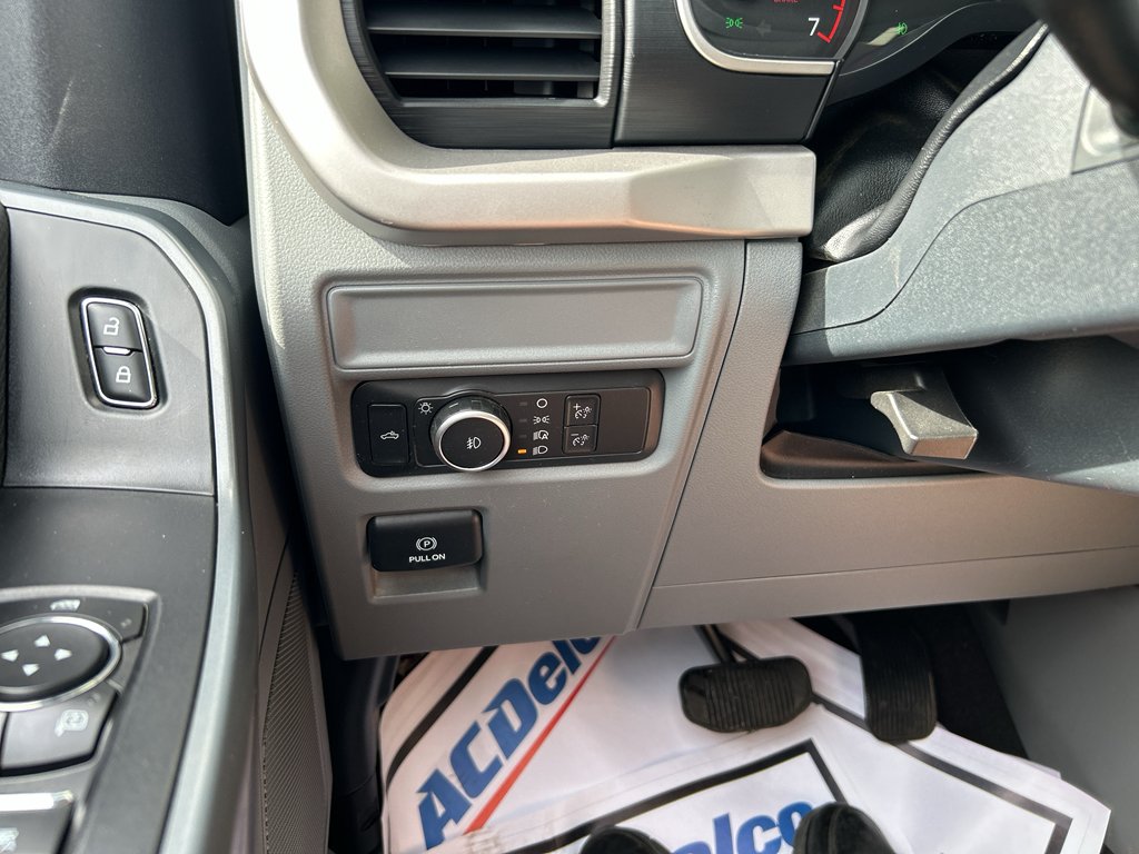 Used 2022 Silver Ford XLT image 25