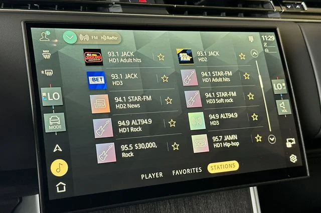 New 2026 Santorini Black Land Rover SE image 16