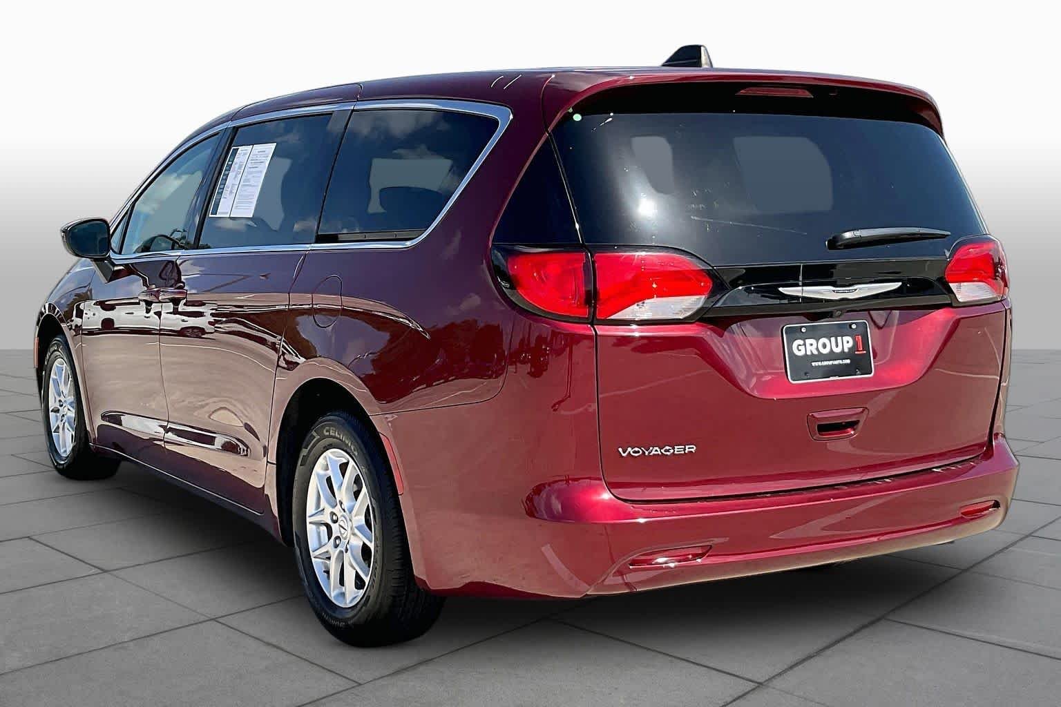 Used 2023 Velvet Red Pearlcoat Chrysler LX image 12