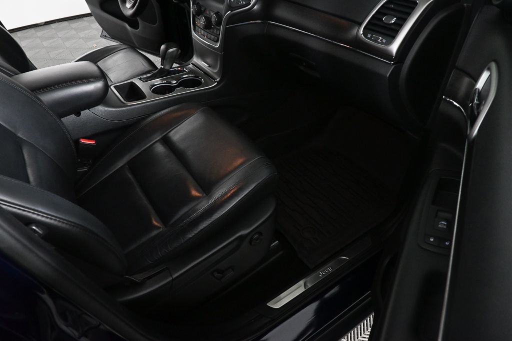 Used 2018 Blue Jeep Limited image 21