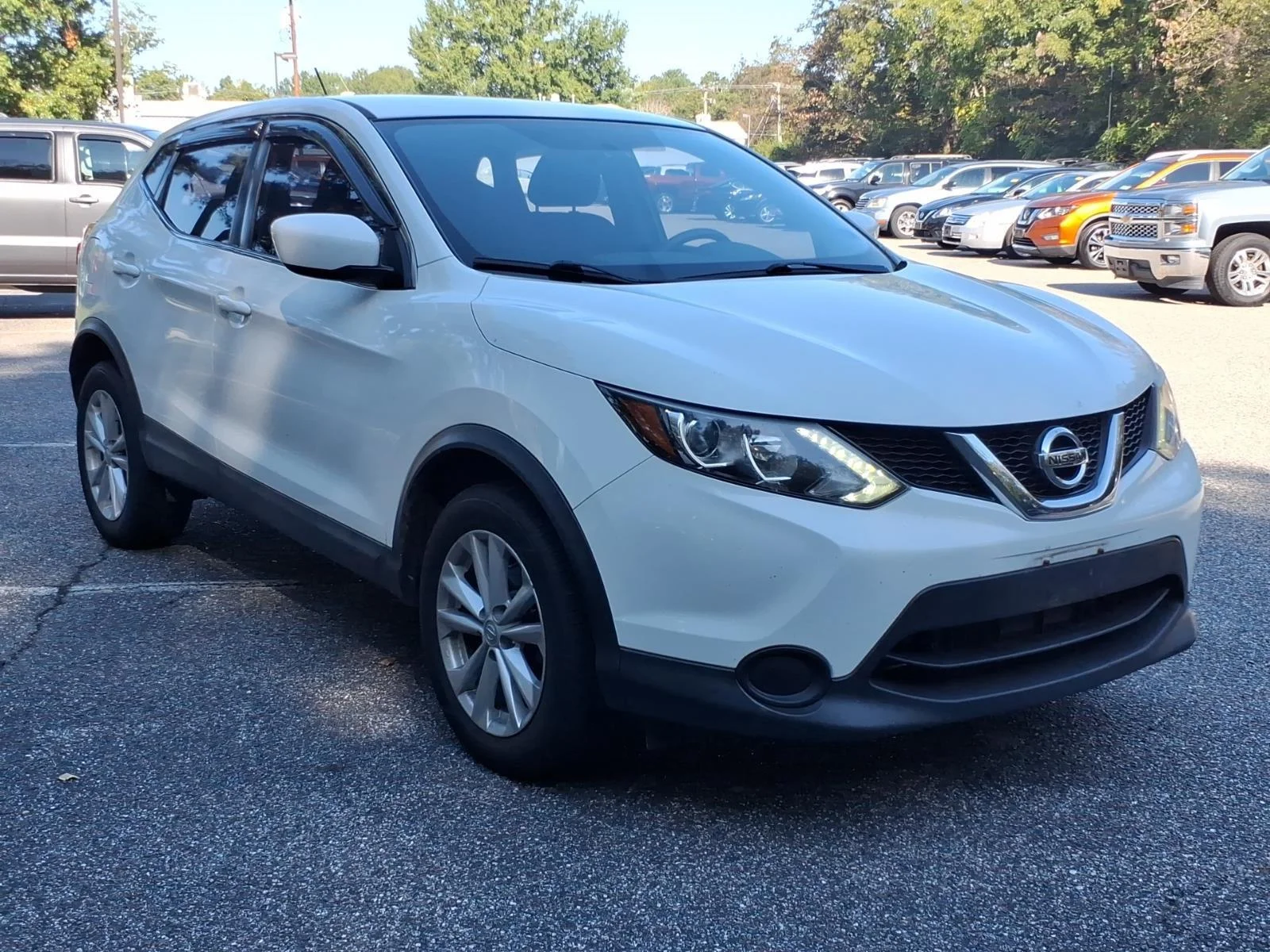 Used 2017 Glacier White Nissan S image 2