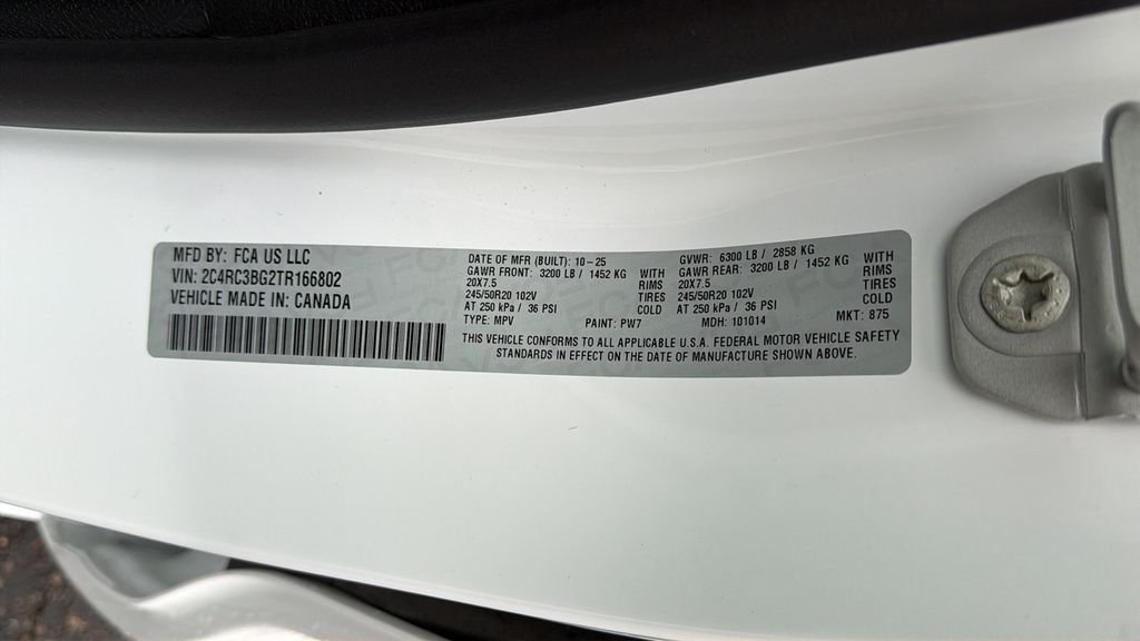 New 2026 Bright White Clear-Coat Exterior Paint Chrysler Select image 10