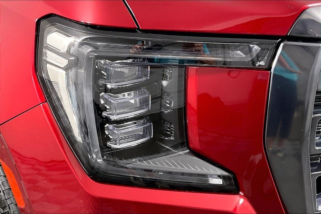 2023 GMC Yukon AT4 - Photo 30