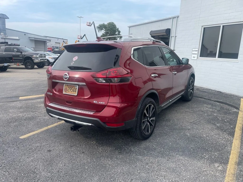 Used 2019 Red Nissan SL image 3