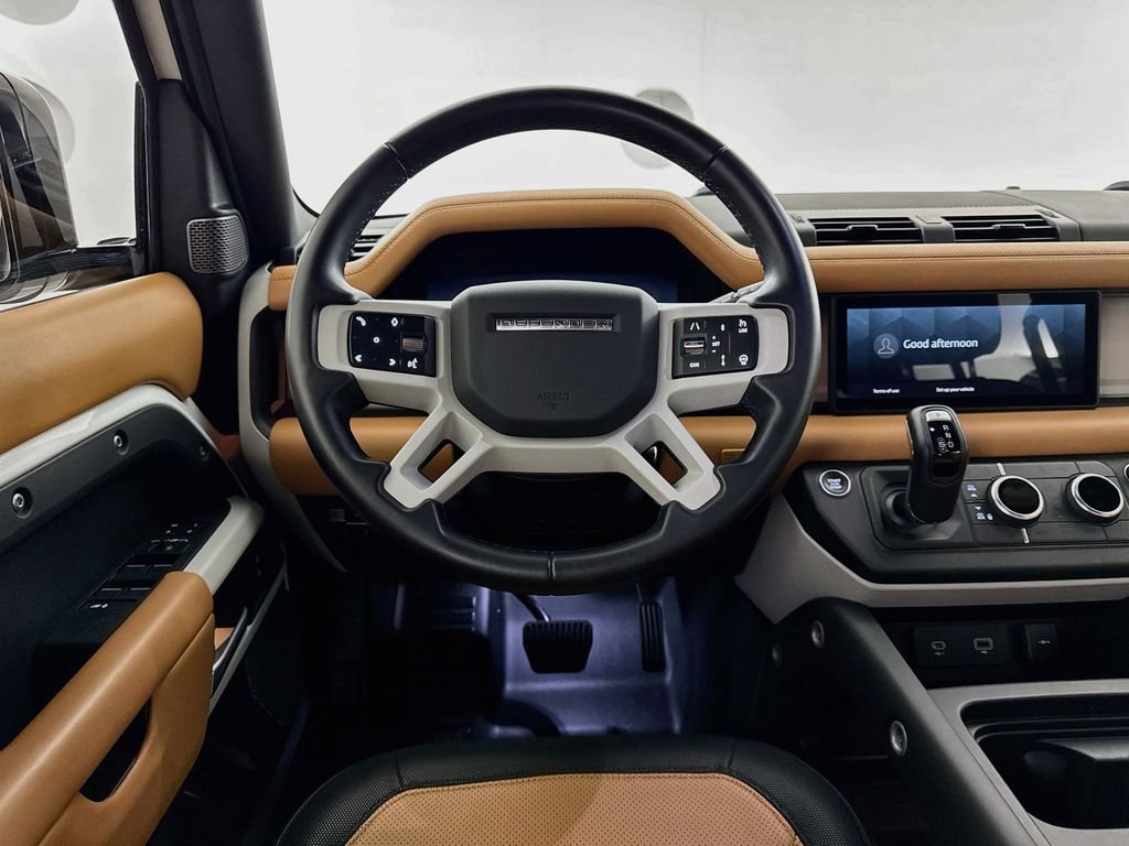 Certified Used 2024 White Land Rover X-Dynamic SE image 23