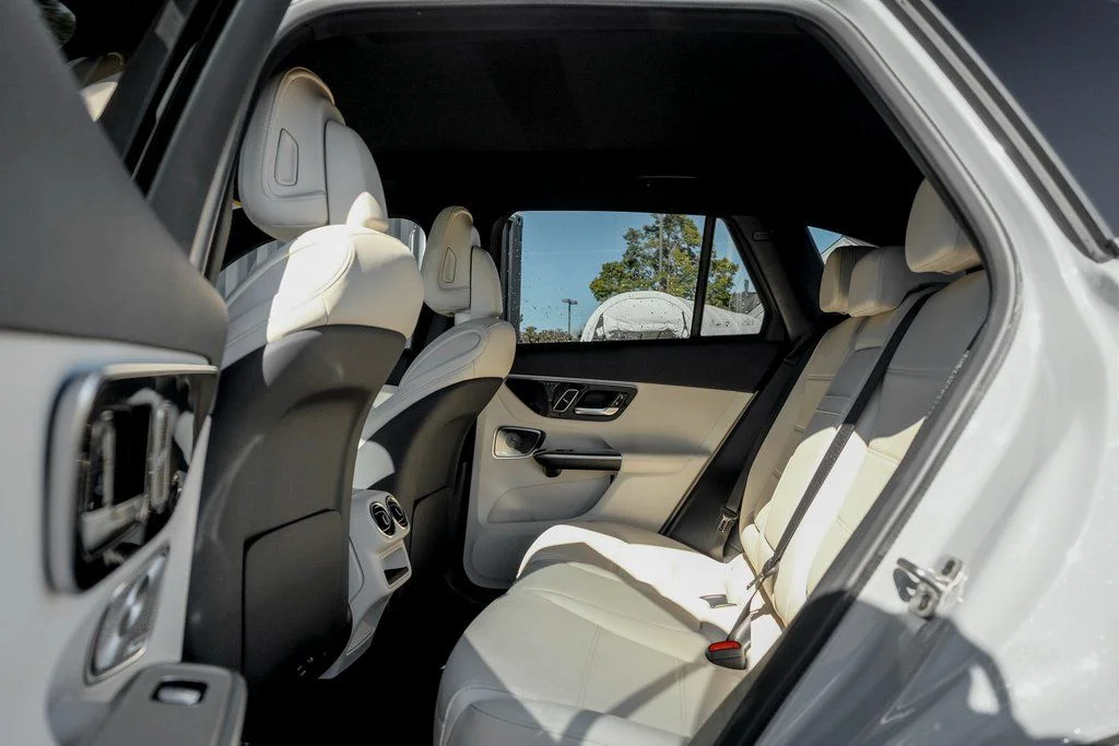 Certified Used 2026  Mercedes-Benz GLC 300 image 16