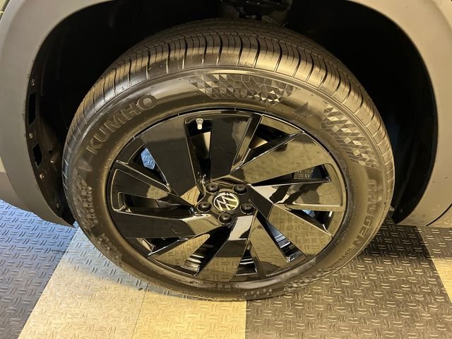 New 2026 Green Volkswagen 2.0T SE w/Technology image 9