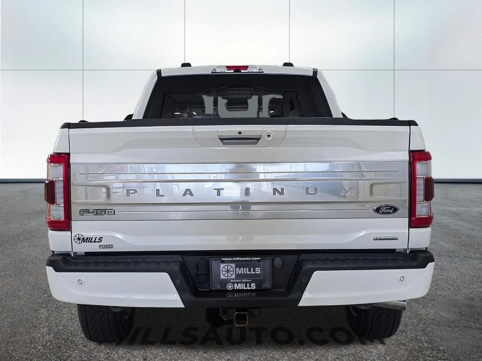 Used 2023  Ford Platinum image 6