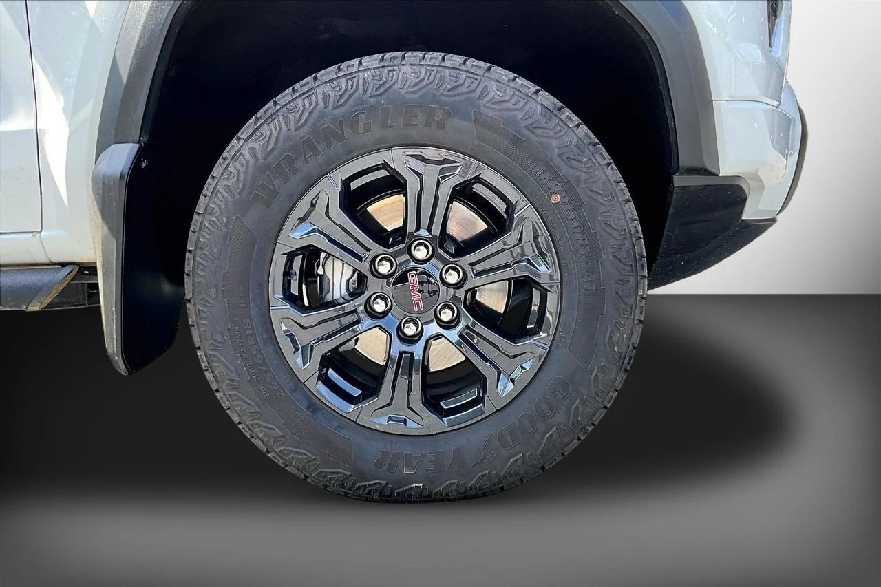 Used 2025 White GMC Elevation image 32