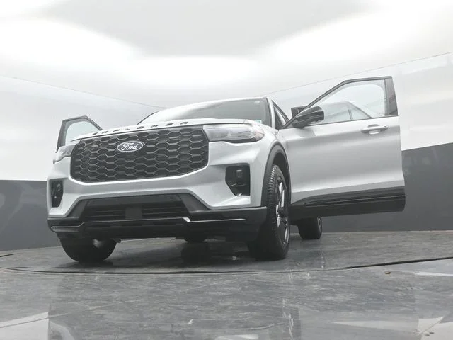 New 2027 Avalanche Gray Ford ST-Line image 33
