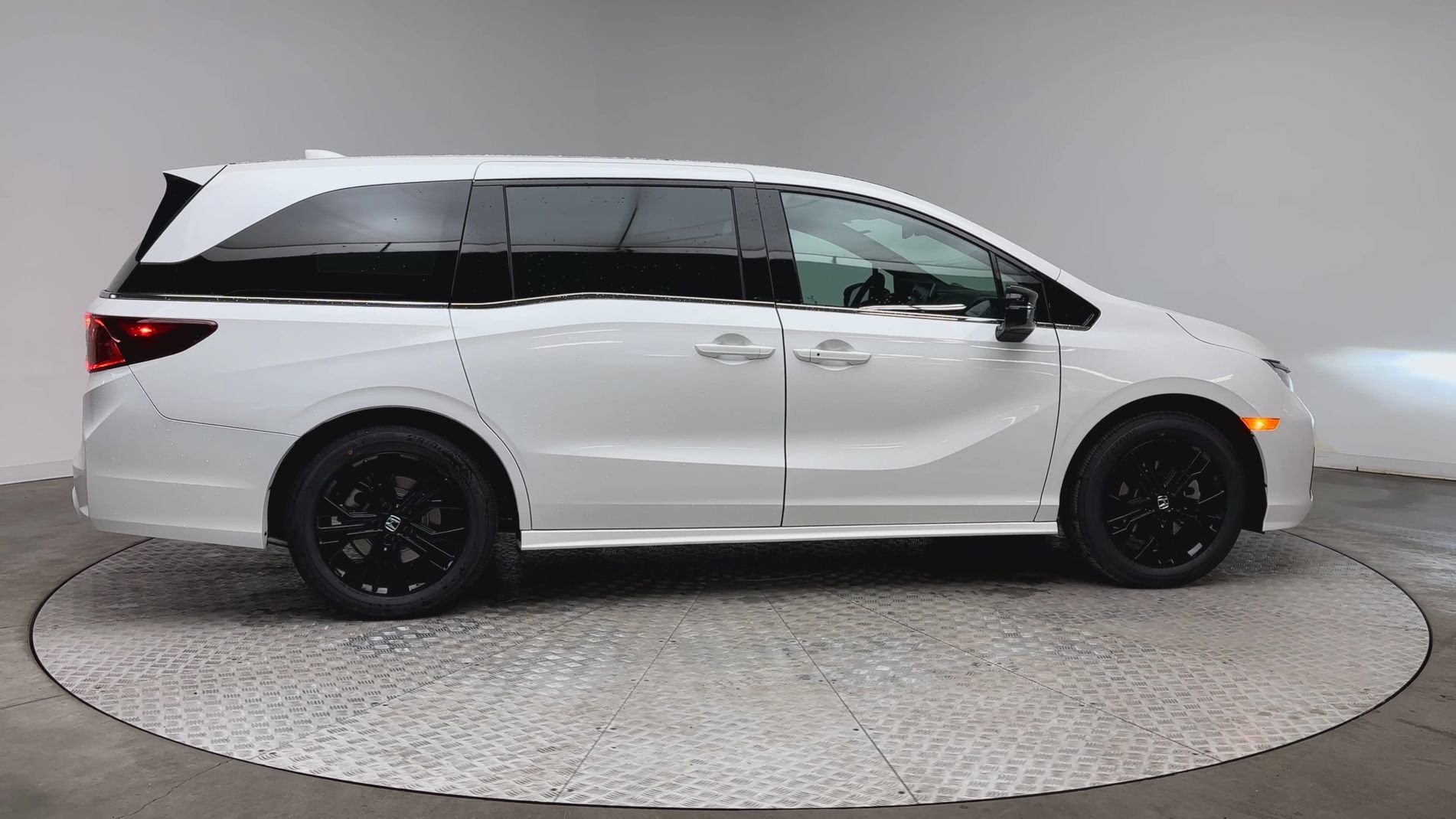 Used 2026 Platinum White Pearl Honda Sport-L image 9