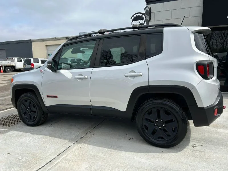 2018 Jeep Renegade Trailhawk - Photo 9