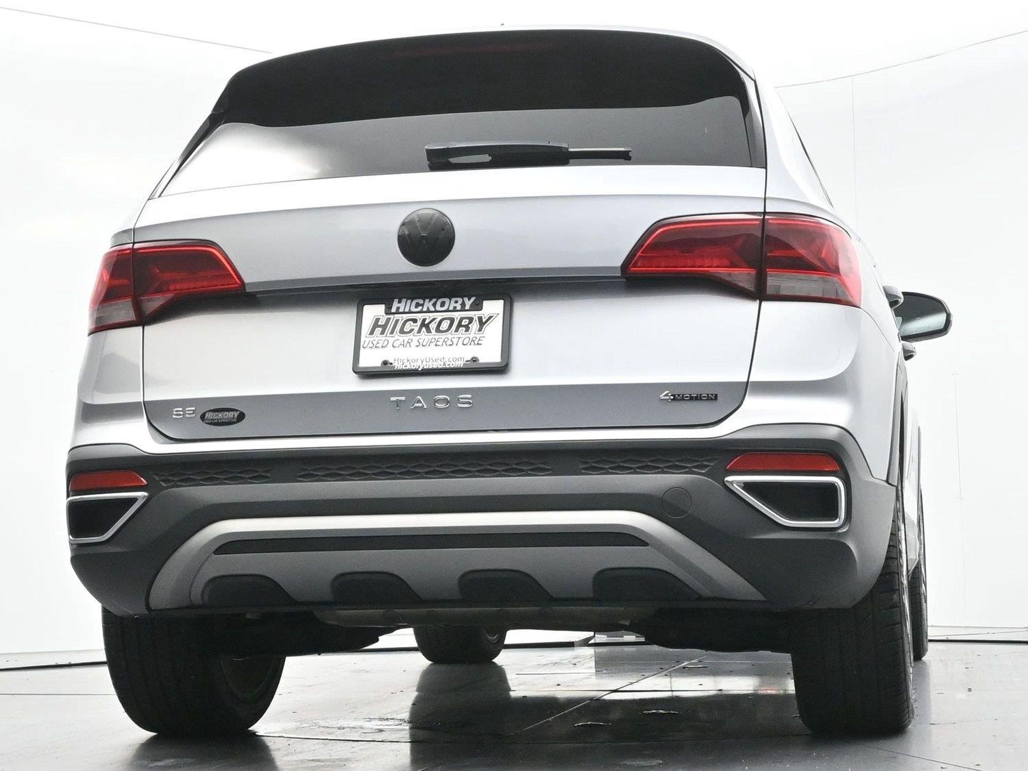 Used 2023 Pyrite Silver Metallic Volkswagen SE image 52