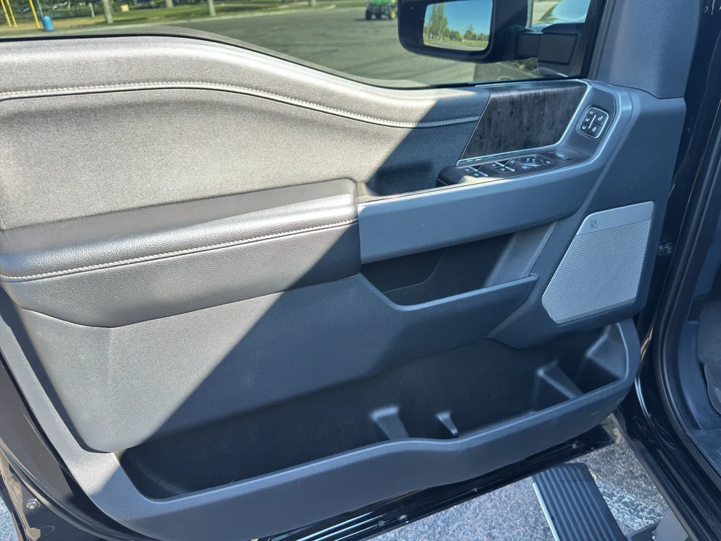 Used 2023 Agate Black Metallic Ford LARIAT image 22