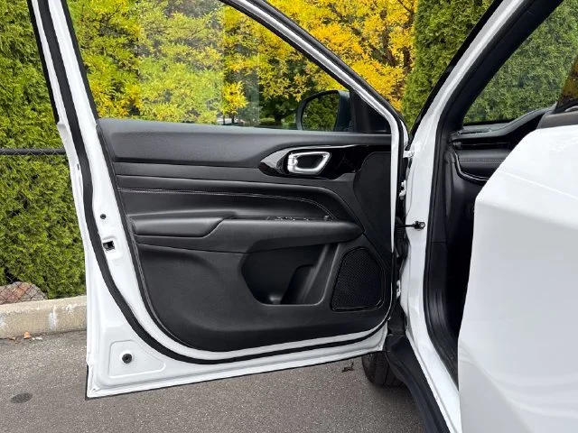 Used 2023 Bright White Clearcoat Jeep Latitude image 16