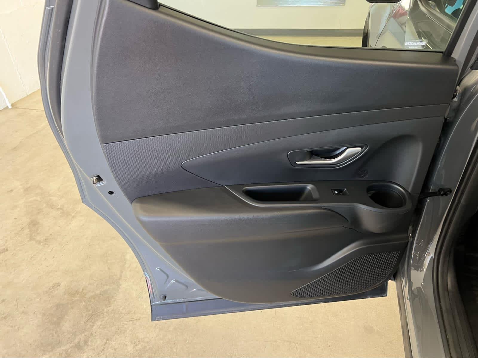 Used 2025 Hampton Gray Hyundai SEL image 28